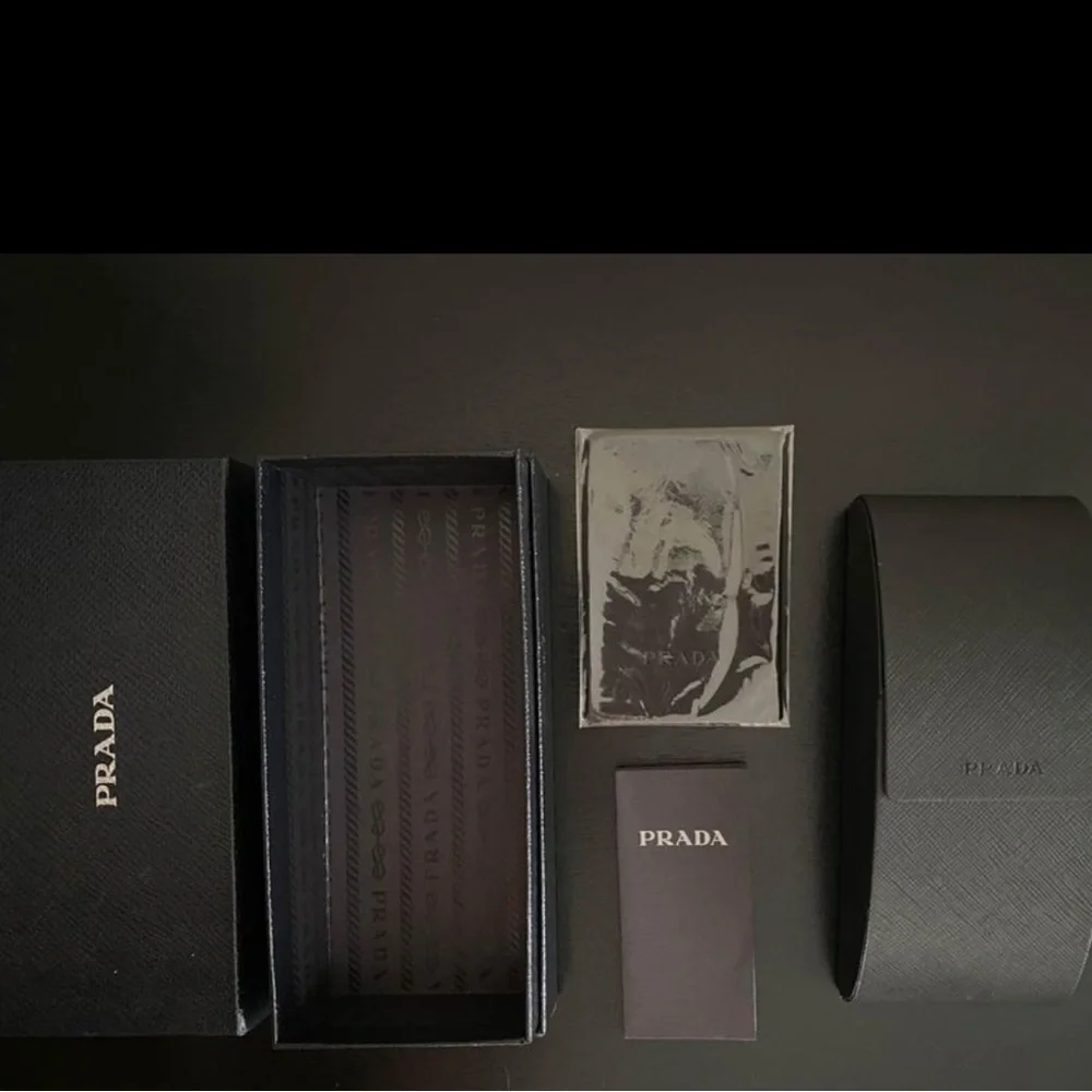 Prada sunglasses - Picture 4 of 5